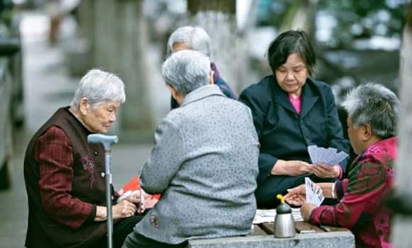 Nghỉ hưu, quản lý tài chính, tiết kiệm, người già, hào phóng