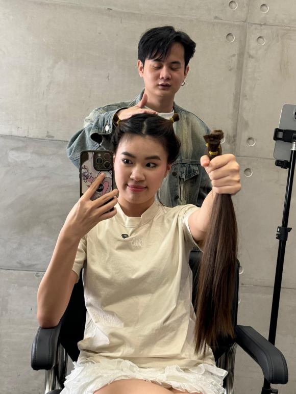 nha-phuong-gay-tranh-cai-khi-cat-toc-de-hien-tang-vi-dieu-nay-9-ngoisaovn-w1536-h2048 1 diễn viên Nhã Phương, danh hài Trường Giang, sao Việt