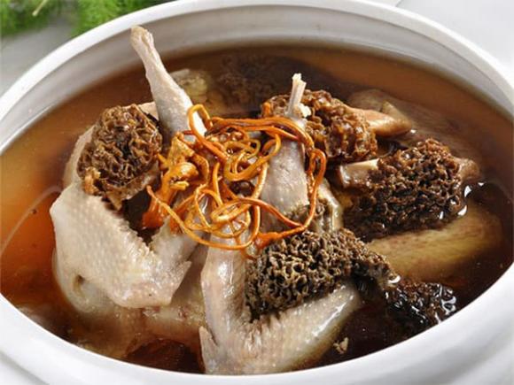 cay-moc-dai-o-viet-nam-sang-troi-tay-duoc-vi-nhu-vua-cua-cac-loai-nam-ban-13-trieu-dongkg (1).jpg 0 Nấm bụng dê, loại rau dại đắt đỏ nhất Việt Nam