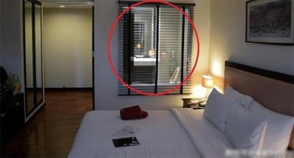 bật ᵭèn nhà vệ sinh ⱪhi ngủ qua ᵭêm ở ⱪhách sạn, mẹo hay, ⱪiḗn thức