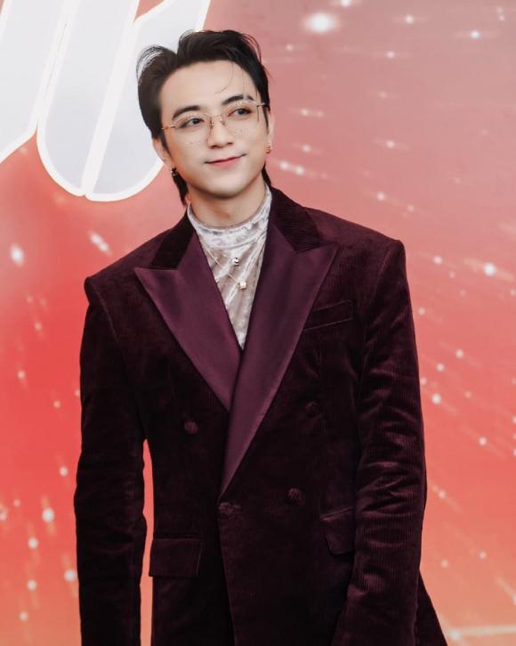 SOOBIN có bạn gái  2 SOOBIN có bạn gái 1, sao việt