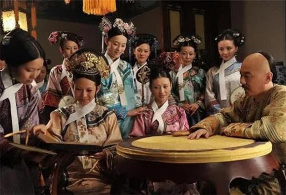 hoang-de-noi-tieng-trong-lich-su-thi-tam-9-phi-tan-trong-mot-dem-co-55-vo-chinh-thuc-va-53-nguoi-con (1).jpg 0 Hoàng đế thị tẩm 9 phi tần trong một đêm, lịch sử trung quốc, Khang Hi