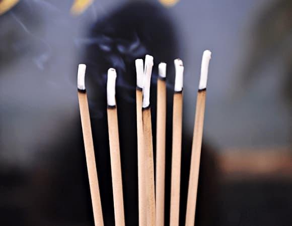 thắp hương, ban thờ Thần Tài