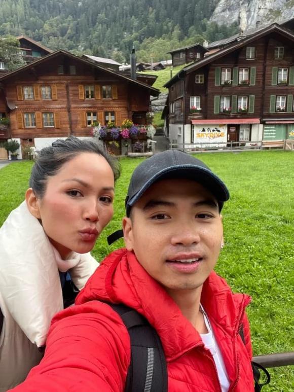 Hoa hậu H'Hen Niê, sao Việt