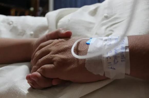 tê tay, tê tay là dấu hiệu bệnh gì