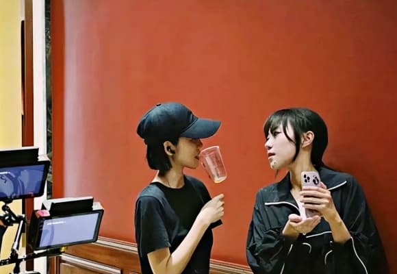 03-con-gai-vuong-phi-1.jpg 1 con gái Vương Phi, Đậu Tĩnh Đồng, đạo diễn Lý Mạnh Kiều, sao Hong Kong