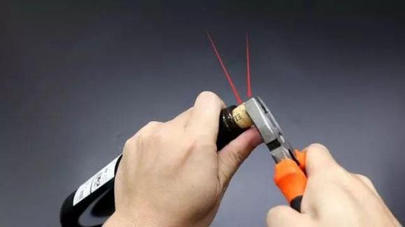 dinh-vit-1.jpg 1 mở nắp rượu vang, mẹo hay