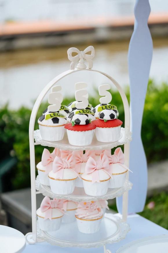 ha-ho-thue-ca-san-khach-san-mung-sinh-nhat-2-con-hanh-dong-sau-do-danh-cho-vung-lu-moi-dang-ne-4-ngoisaovn-w1201-h1800 8 ca sĩ Hồ Ngọc Hà sao Việt