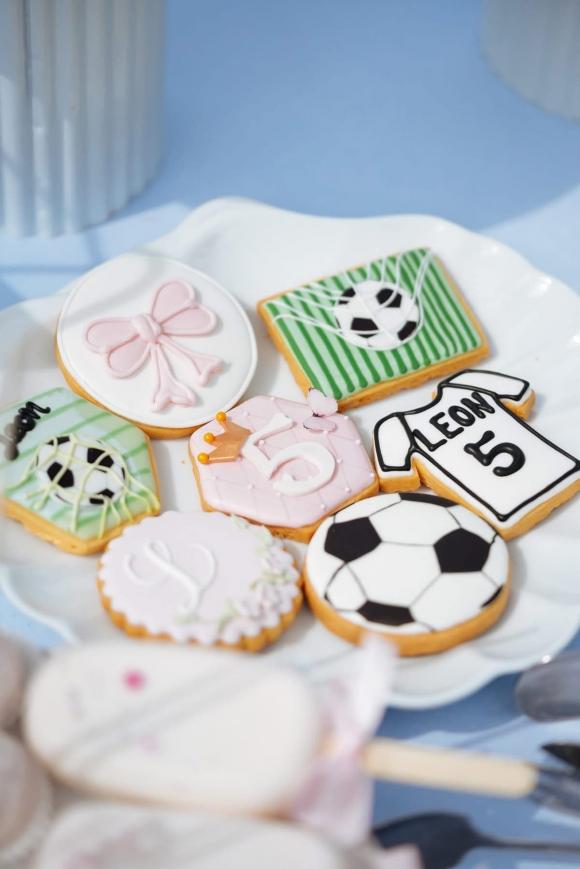 ha-ho-thue-ca-san-khach-san-mung-sinh-nhat-2-con-hanh-dong-sau-do-danh-cho-vung-lu-moi-dang-ne-7-ngoisaovn-w1201-h1800 6 ca sĩ Hồ Ngọc Hà sao Việt