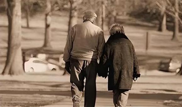 noi-so-nguoi-gia (1).jpg 4 người già