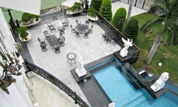 02-ty-phu-johnathan-hanh-nguyen-1.jpg 5 tỷ phú Johnathan Hạnh Nguyễn, biệt thự 3 mặt tiền, biệt thự dát vàng