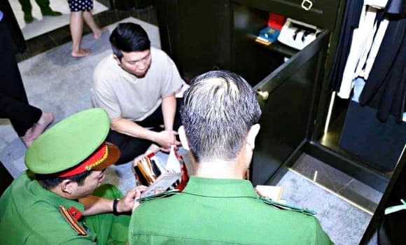 02-chong-doan-di-bang-bi-bat-3.jpg 1 chồng ca sĩ Đoàn Di Băng, Tổng giám đốc VB Group, chồng Đoàn Di Băng bị bắt, sao Việt