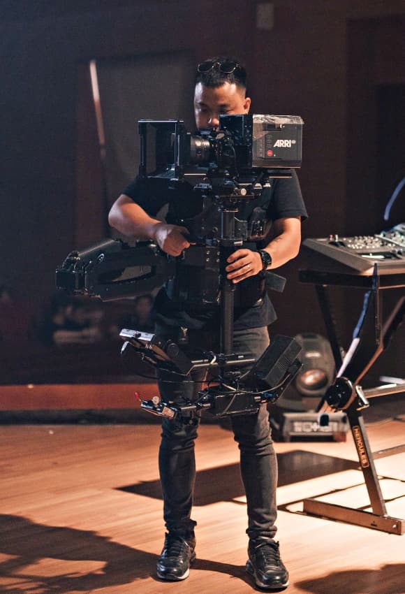 03-nghe-Steadicam-Operator-1.jpg 1 quay phim Steadicam, quay phim, nghề lạ, Steadicam, ngành lương cao