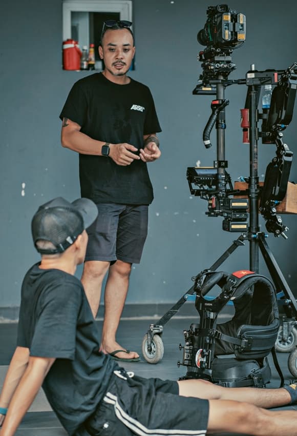 03-nghe-Steadicam-Operator-1.jpg 2 quay phim Steadicam, quay phim, nghề lạ, Steadicam, ngành lương cao