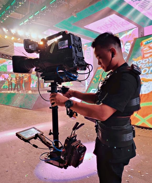 03-nghe-Steadicam-Operator-1.jpg 3 quay phim Steadicam, quay phim, nghề lạ, Steadicam, ngành lương cao