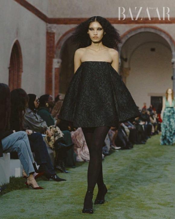 chan-dai-22vuot-mat22-hoang-thuy-trinh-dien-cho-show-chinh-thuc-cua-chanel-la-ai-14-ngoisaovn-w1080-h1350 2 Huỳnh Tú Anh, người mẫu, sao Việt