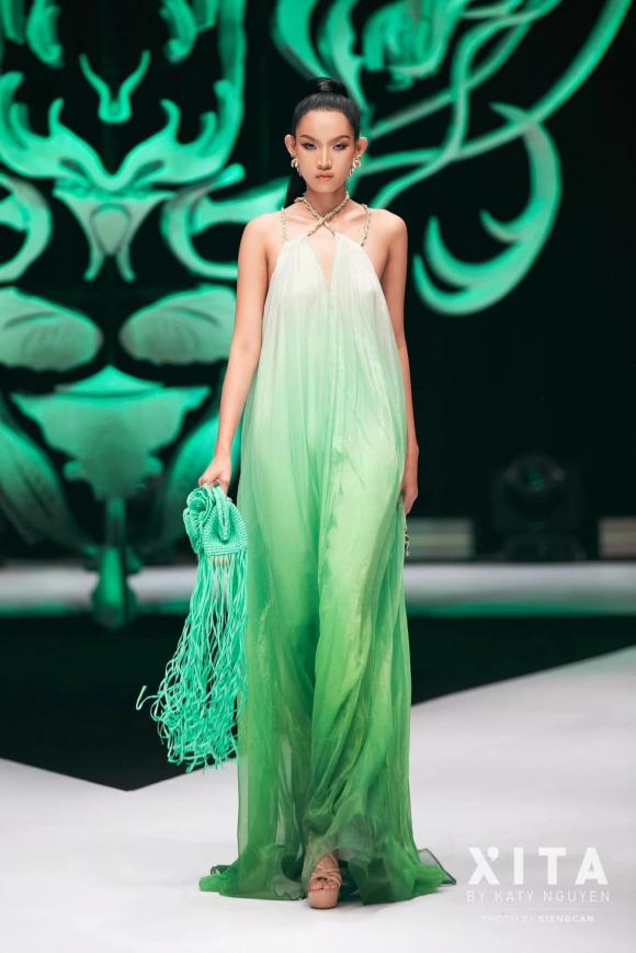 chan-dai-22vuot-mat22-hoang-thuy-trinh-dien-cho-show-chinh-thuc-cua-chanel-la-ai-9-ngoisaovn-w1366-h2048 5 Huỳnh Tú Anh, người mẫu, sao Việt