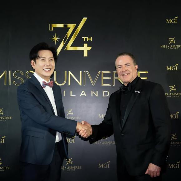 miss-universe-thai-lan-mau-thuan-miss-universe-huong-giang-ganh-hau-qua-dau-tien-3-ngoisaovn-w1000-h999 2 Miss Universe Thái Lan, Miss Universe, Hương Giang, Hoa hậu Hương Giang, sao iệt