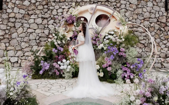 Vợ chồng Đình Tú - Ngọc Huyền gây sốt với visual ngày cưới, cô dâu khoe vai trần cuốn hút khó rời mắt23.jpg 1 Đình Tú, Ngọc Huyền, sao Việt