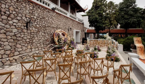 Vợ chồng Đình Tú - Ngọc Huyền gây sốt với visual ngày cưới, cô dâu khoe vai trần cuốn hút khó rời mắt23.jpg 0 Đình Tú, Ngọc Huyền, sao Việt