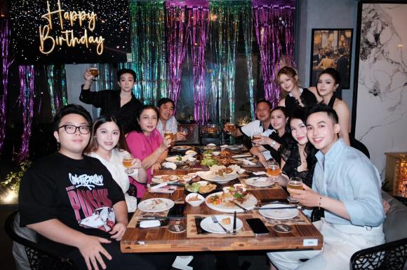 Xoài Non đón sinh nhật “tình bể tình” bên Gil Lê 10.jpg 2 Xoài Non, Gil lê, sao Việt