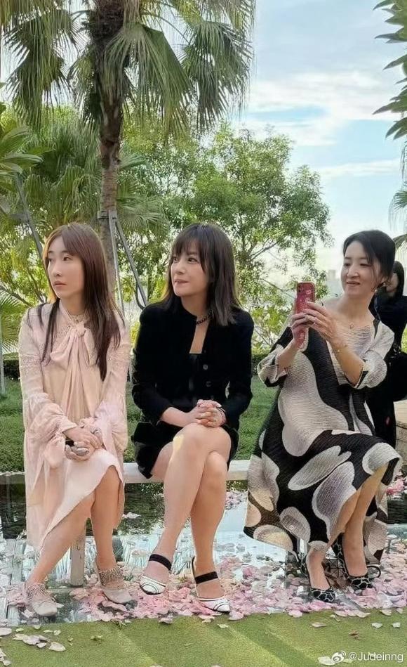 triệu vy 3 Triệu Vy, Hoàn châu cách cách, sao hoa ngữ