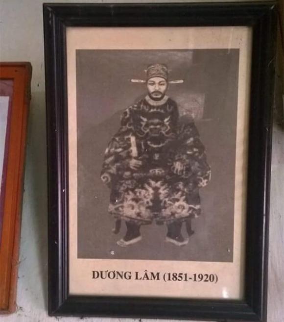 bi-an-ngoi-mo-co-nam-don-doc-giua-canh-dong-o-ngoai-thanh-ha-noi-luon-co-nguoi-tuc-truc-huong-khoi-ca-tram-nam-nay (2).jpg 0 danh nhân văn hóa lịch sử Dương Lâm, Lăng mộ Dương Lâm