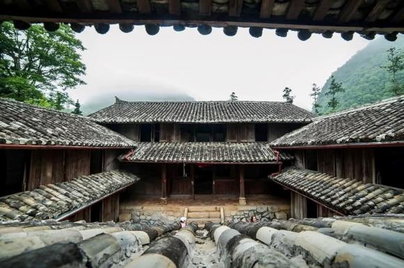Toàn cảnh dinh thự 150 tỷ của dòng họ từng thống lĩnh cả vùng cao nguyên Hà Giang, được Bác Hồ tặng kỷ vật quý 1 Dinh thự vua mèo, du lịch hà giang