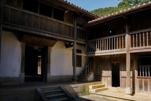 Toàn cảnh dinh thự 150 tỷ của dòng họ từng thống lĩnh cả vùng cao nguyên Hà Giang, được Bác Hồ tặng kỷ vật quý 2 Dinh thự vua mèo, du lịch hà giang