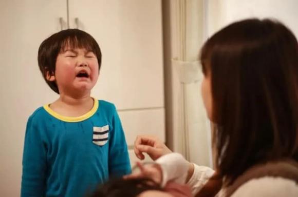 cách xin lỗi sau khi mắng con, cha mẹ nên làm gì sau khi mắng con