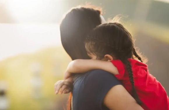 cách xin lỗi sau khi mắng con, cha mẹ nên làm gì sau khi mắng con