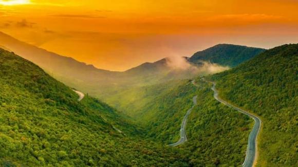 3 cung đường đẹp nhất Việt Nam, mê hoặc mọi tín đồ thích khám phá 1 cung đường đẹp nhất Việt Nam, Đèo Hải Vân