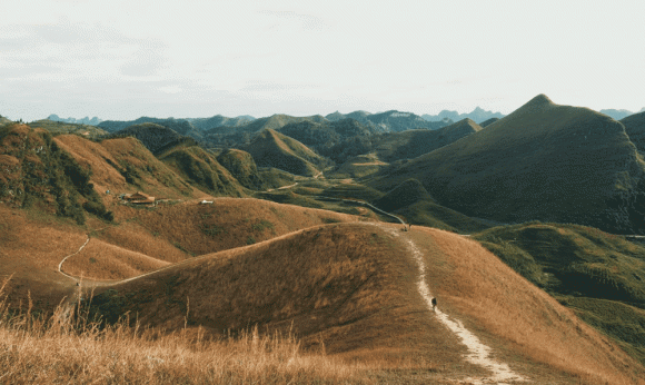 Cách Hà Nội 300km có một điểm ‘săn’ mây đang HOT rần rần, được ví như ‘Mông Cổ thu nhỏ’ 6 đồi cỏ Ba Quáng, đồi cỏ Vinh Quý