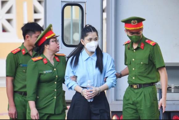 đưa đến tòa 0 Hoa hậu Thuỳ Tiên, Hằng Du Mục, Quang Linh Vlog