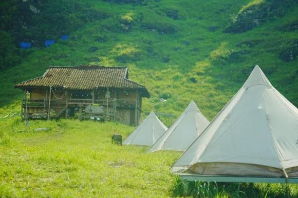 Cách Hà Nội 300km có một điểm ‘săn’ mây đang HOT rần rần, được ví như ‘Mông Cổ thu nhỏ’ 2 đồi cỏ Ba Quáng, đồi cỏ Vinh Quý