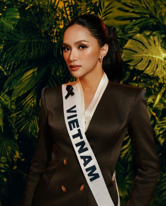 -huong-giang-nhan-cu-soc-truoc-them-chung-ket-miss-universe-5-ngoisaovn-w1440-h1795 0 Hoa hậu Hương Giang, sao Việt