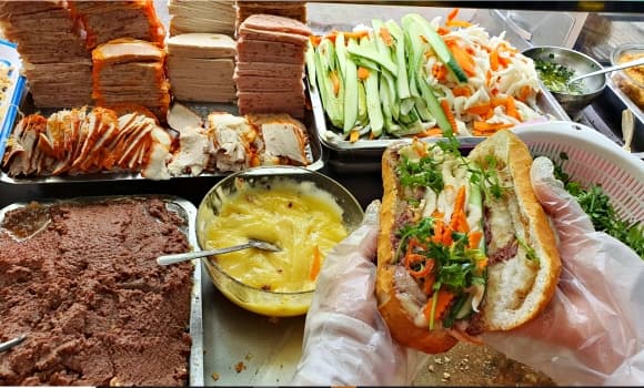 00-banh-mi-viet-nam-1.jpg 3 top 25 bánh kẹp ngon nhất thế giới, bánh mì Việt Nam, món ăn đường phố hấp dẫn nhất châu Á