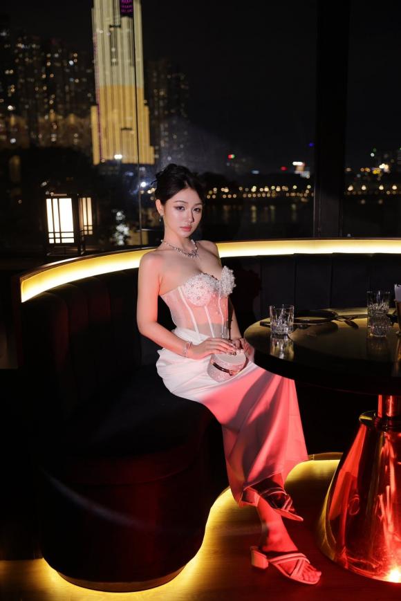 Trần Hà Linh, quảng cáo game, giới trẻ