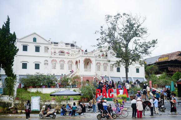 dinh thự Vua Mèo, Hoàng A Tưởng, nhà