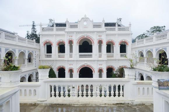 dinh thự Vua Mèo, Hoàng A Tưởng, nhà