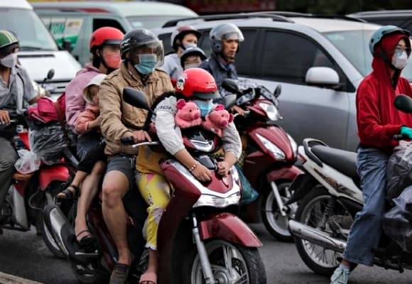 chở trẻ em, quy định chở trẻ em trên xe máy, xe máy, chở trẻ em trên xe máy