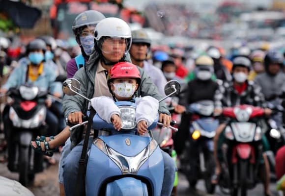 chở trẻ em, quy định chở trẻ em trên xe máy, xe máy, chở trẻ em trên xe máy