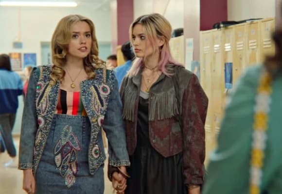 03-sex-education-856874.jpg 0 Sex Education, cách nuôi dạy con, kiểm soát, áp lực thành tích