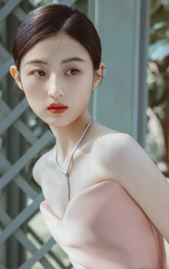 gương mặt điện ảnh, Nghê Ni, Chung Sở Hy