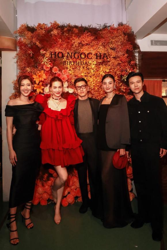 ha-ho-khoa-moi-kim-ly-nong-nan-trong-tiec-sinh-nhat-tang-toan-bo-tien-va-qua-cho-dong-bao-bao-lu-6-ngoisaovn-w1365-h2048 0 Hồ Ngọc Hà, Kim Lý, sao Việt