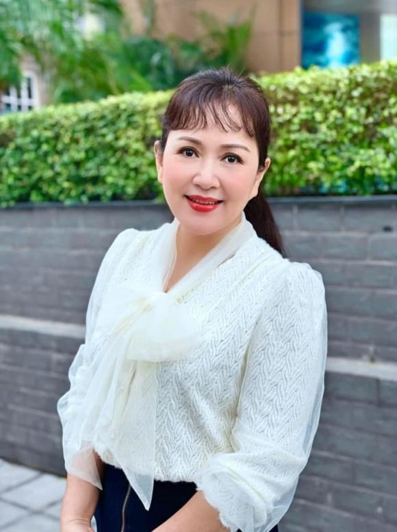 nsnd-minh-hoa-2882-1-ngoisaovn-w698-h935 4 NSND Minh Hoà, sao Việt, bà cố vấn