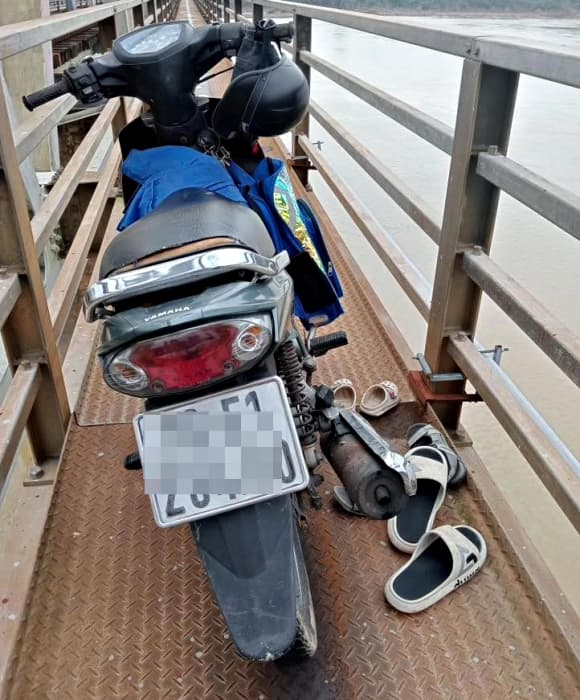 03-bat-khan-cap-nguoi-cha-om-hai-con-nhay-song-mot-tre-tu-vong-2.jpg 2 nhảy sông, Giết người, ôm con nhảy cầu