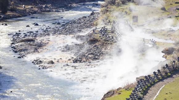 Quốc gia duy nhất thế giới sở hữu dòng sông sôi sùng sục, peru