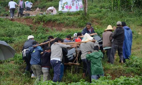 7-khong-chon-cha-8-khong-chon-me-1-ngoisaovn-w1200-h720 2 Bảy không chôn cha, tám không chôn mẹ