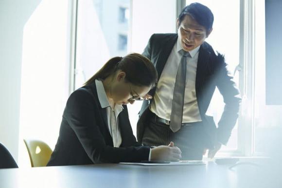 bat-nat-4-ngoisaovn-w800-h533 0 làm gì khi bị bắt nạt, cách phản kháng khi bị bắt nạt